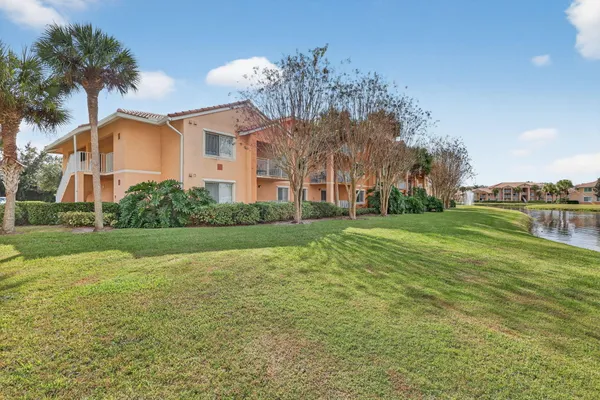 $171,900 | 201 Southwest Palm Drive, Unit 201, Port St. Lucie, FL 34986