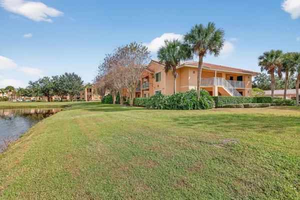 $171,900 | 201 Southwest Palm Drive, Unit 201, Port St. Lucie, FL 34986