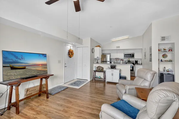 $171,900 | 201 Southwest Palm Drive, Unit 201, Port St. Lucie, FL 34986