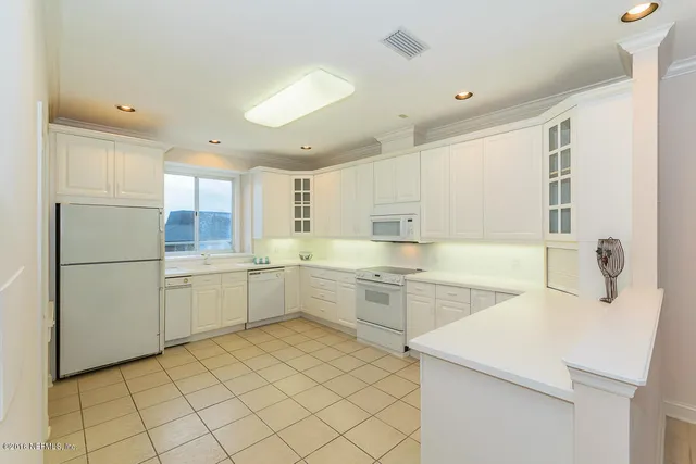 $5,995 | 1626 Strand Street, Neptune Beach, FL 32266