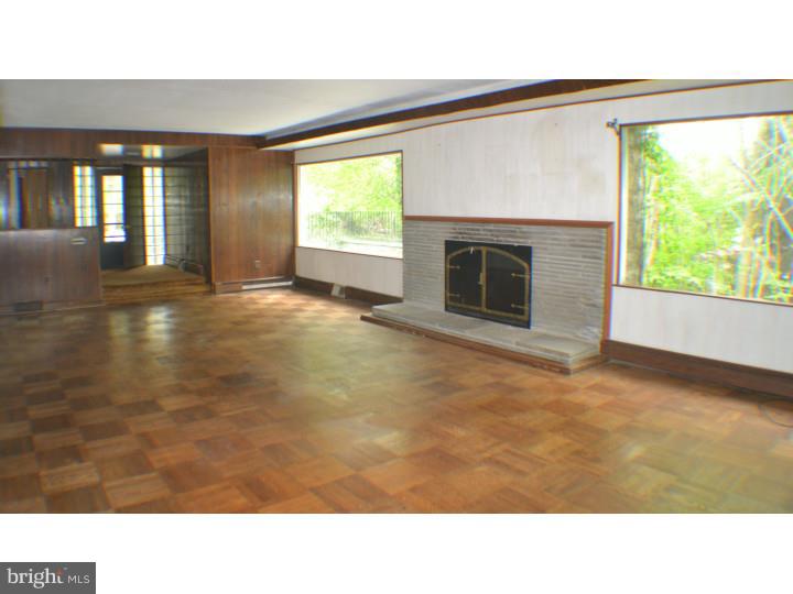 470 General Washington Road Wayne, PA 19087 - Photo 4 of 12 Living Room
