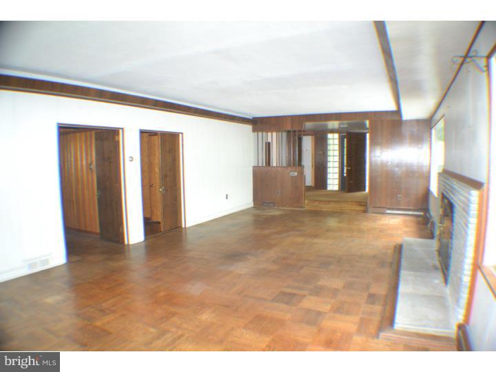 470 General Washington Road Wayne, PA 19087 - Photo 5 of 12 Living Room