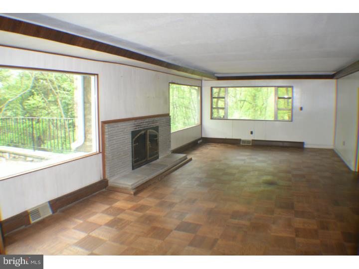 470 General Washington Road Wayne, PA 19087 - Photo 6 of 12 Living Room
