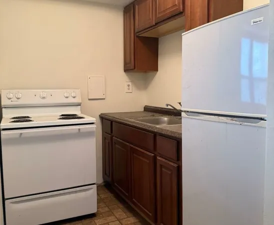 $1,100 | 6118 North Sheridan Road, Unit 1006, Chicago, IL 60660