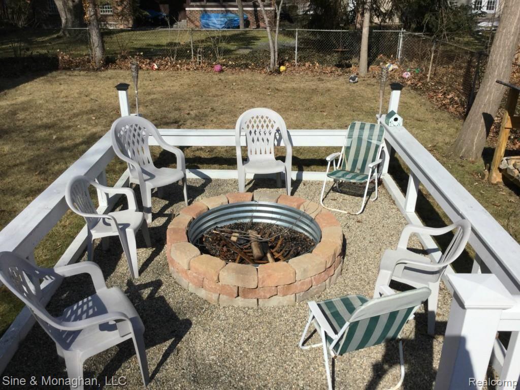 1082 Hampton Road Grosse Pointe, MI 48236 - Photo 40 of 50 IMG_0076.jpg