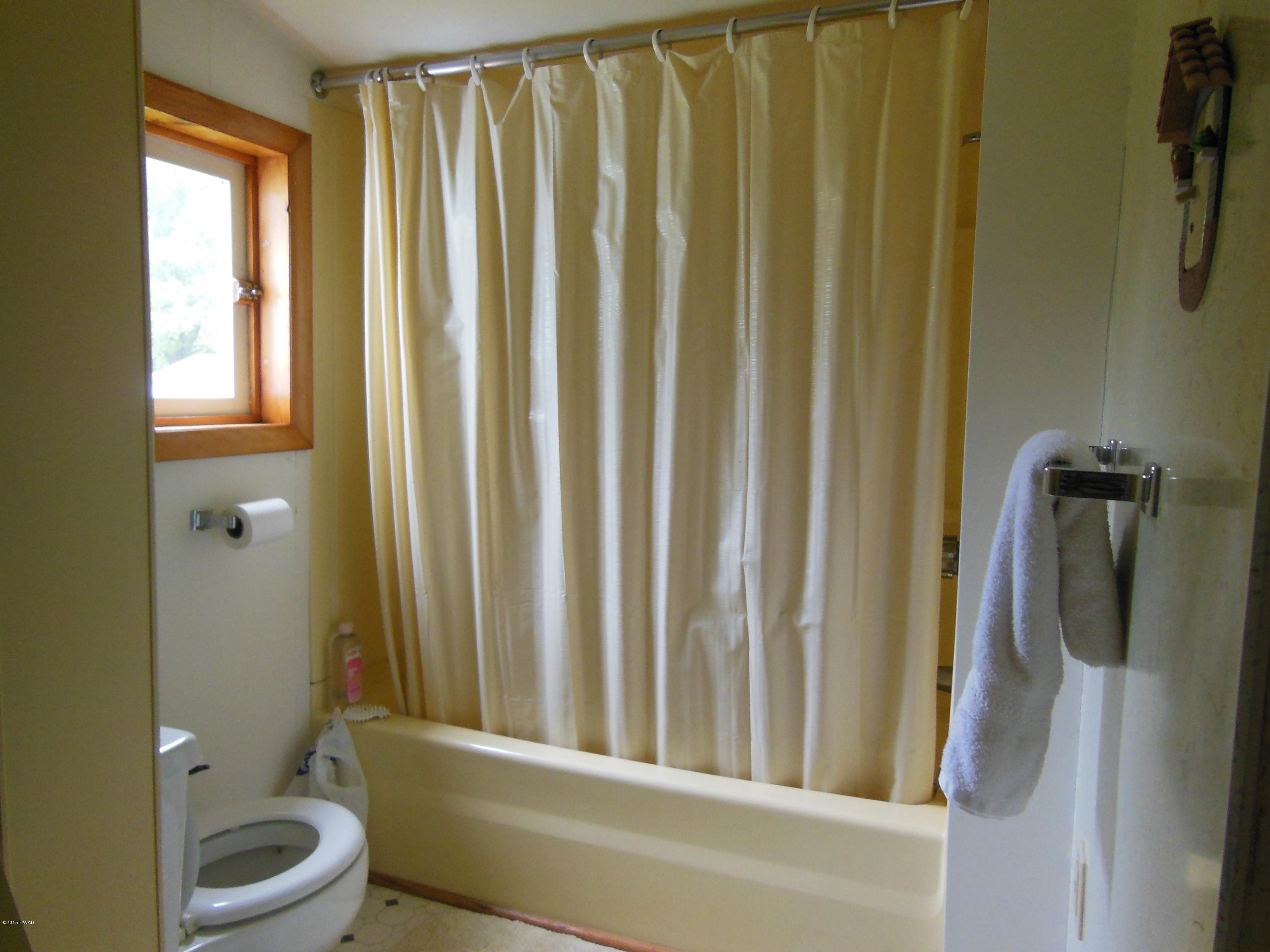 88 Hemlock Grove Road Greentown, PA 18426 - Photo 7 of 10 Gallery Image 7