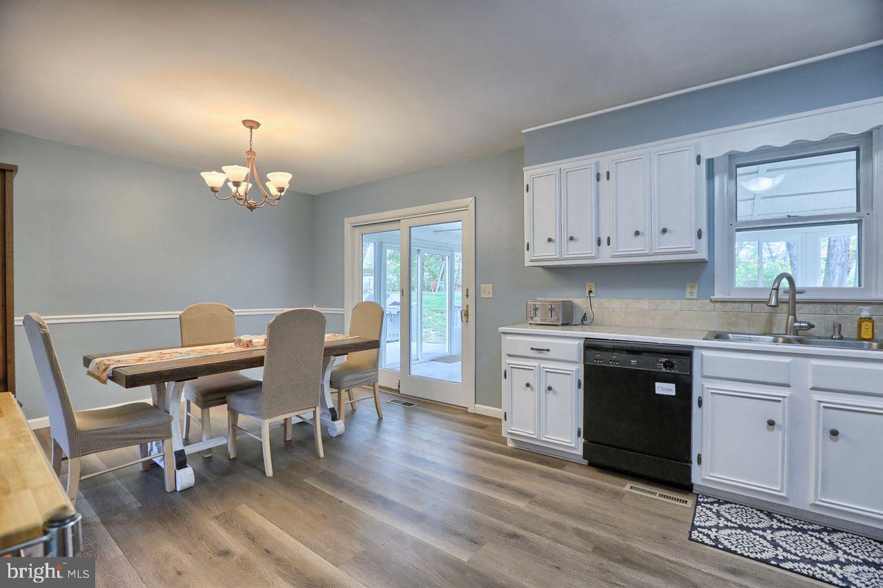495 Beaver Road Harrisburg, PA 17112 - Photo 3 of 34 Kitchen w/LVP