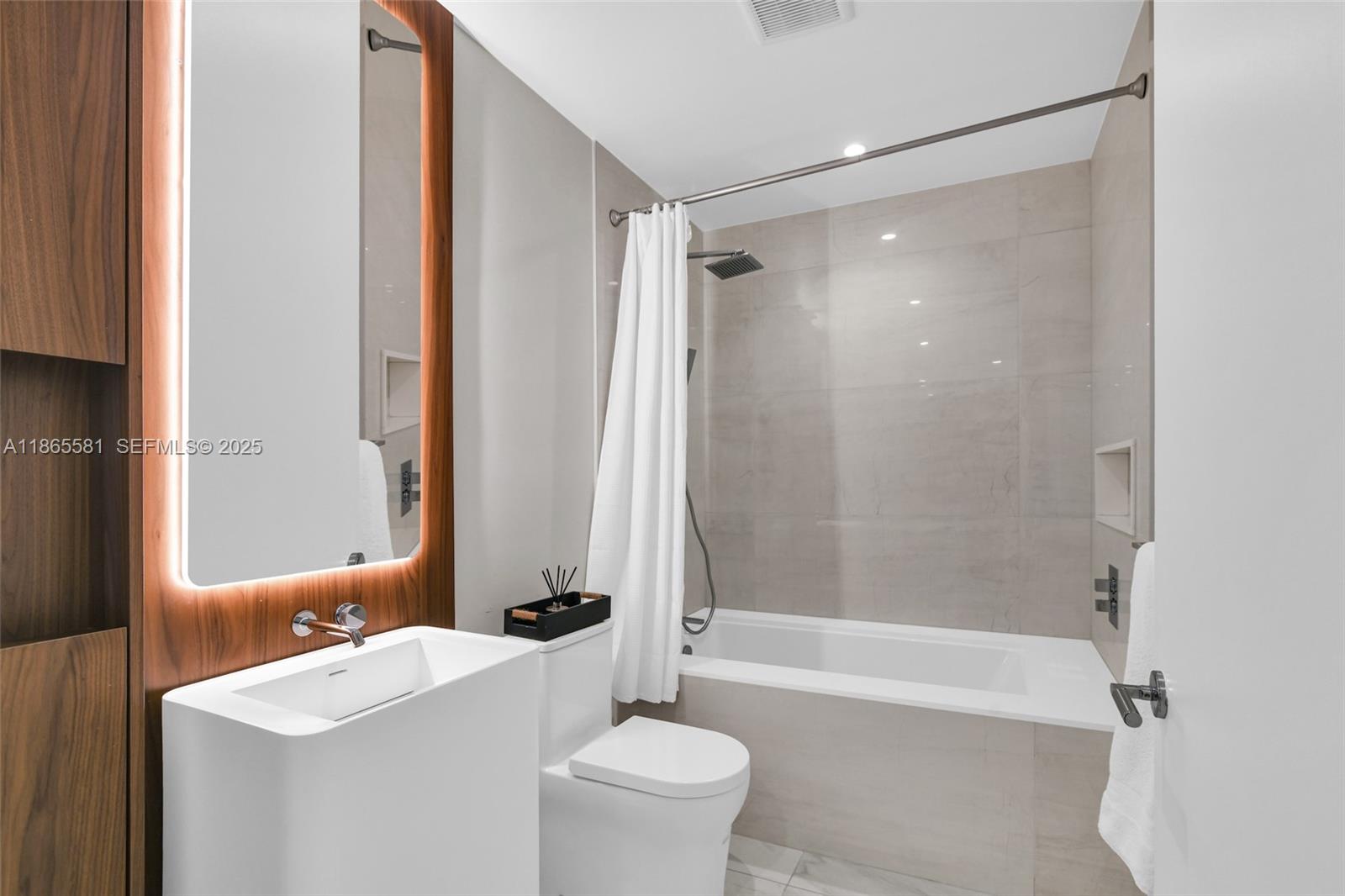 220 Southeast Mizner Boulevard, Unit 414 Boca Raton, FL 33432 - Photo 12 of 47