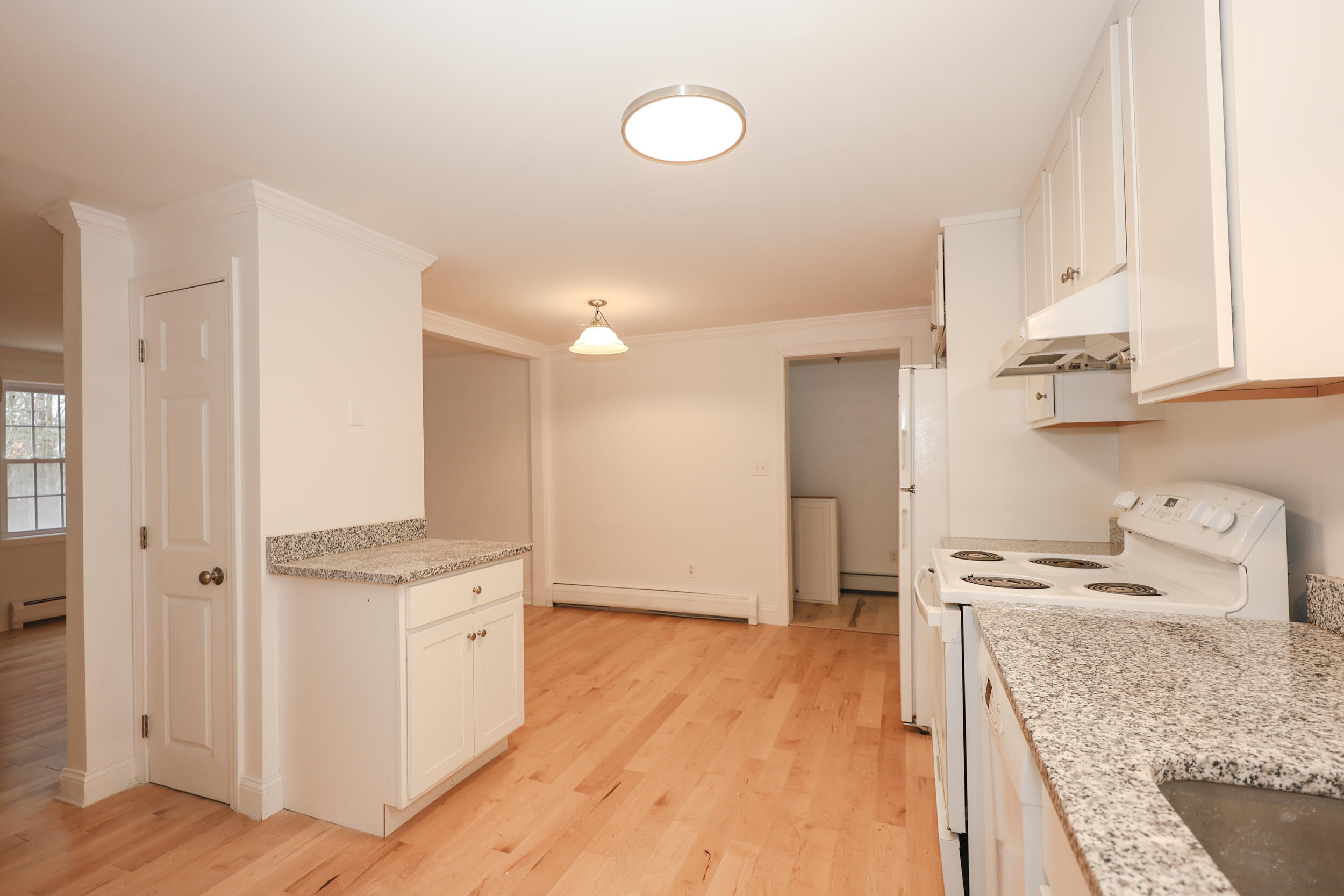 23 Lilac Lane, Unit 23 Kennebunk, ME 04043 - Photo 8 of 44 Kitchen