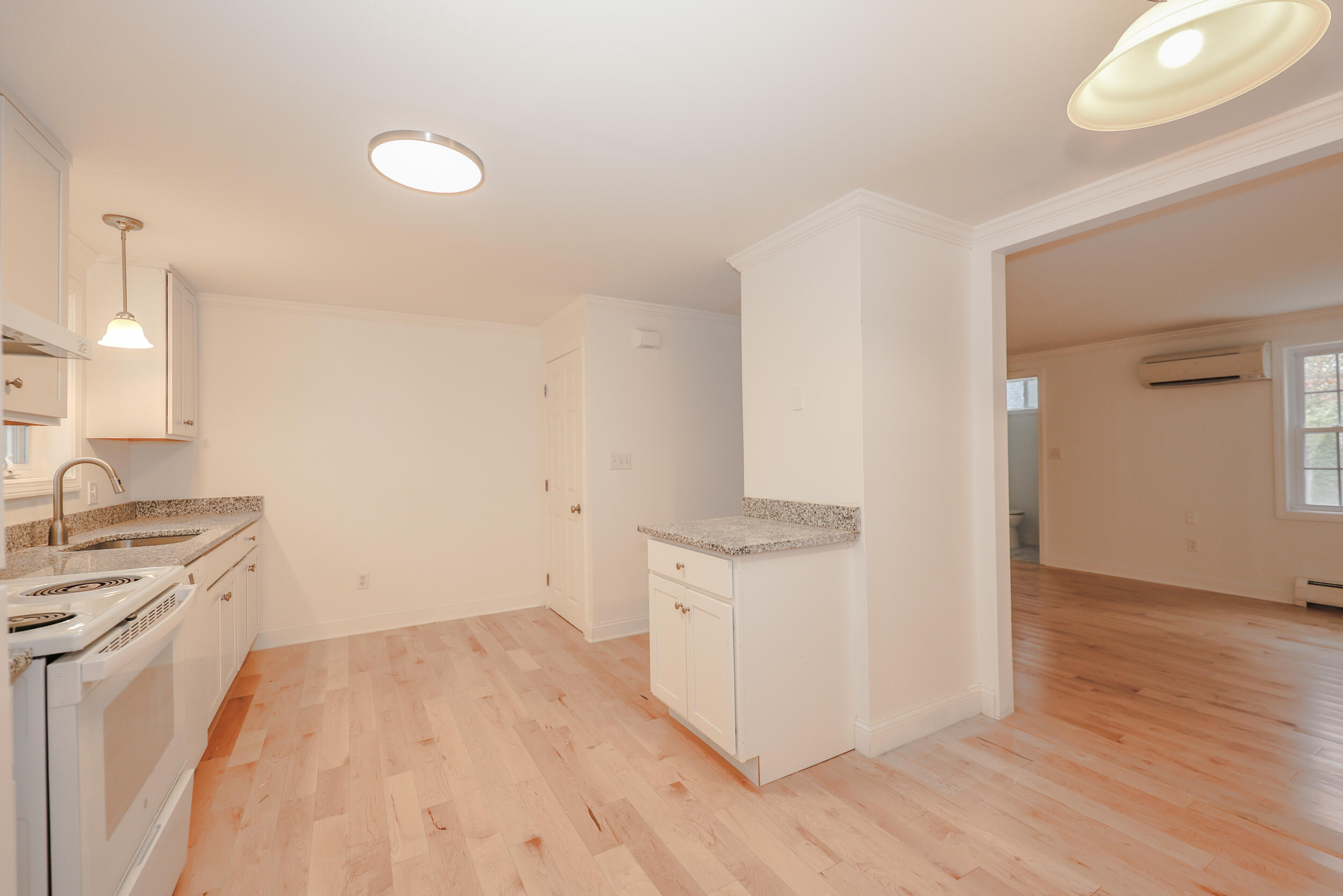 23 Lilac Lane, Unit 23 Kennebunk, ME 04043 - Photo 9 of 44 Kitchen