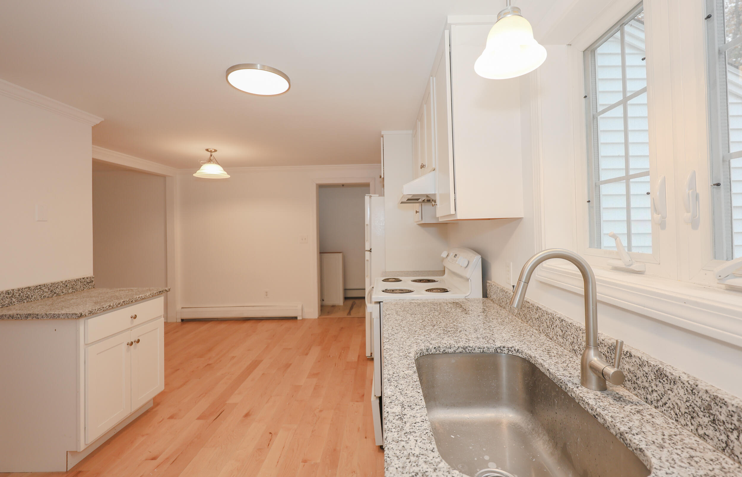 23 Lilac Lane, Unit 23 Kennebunk, ME 04043 - Photo 10 of 44 Kitchen