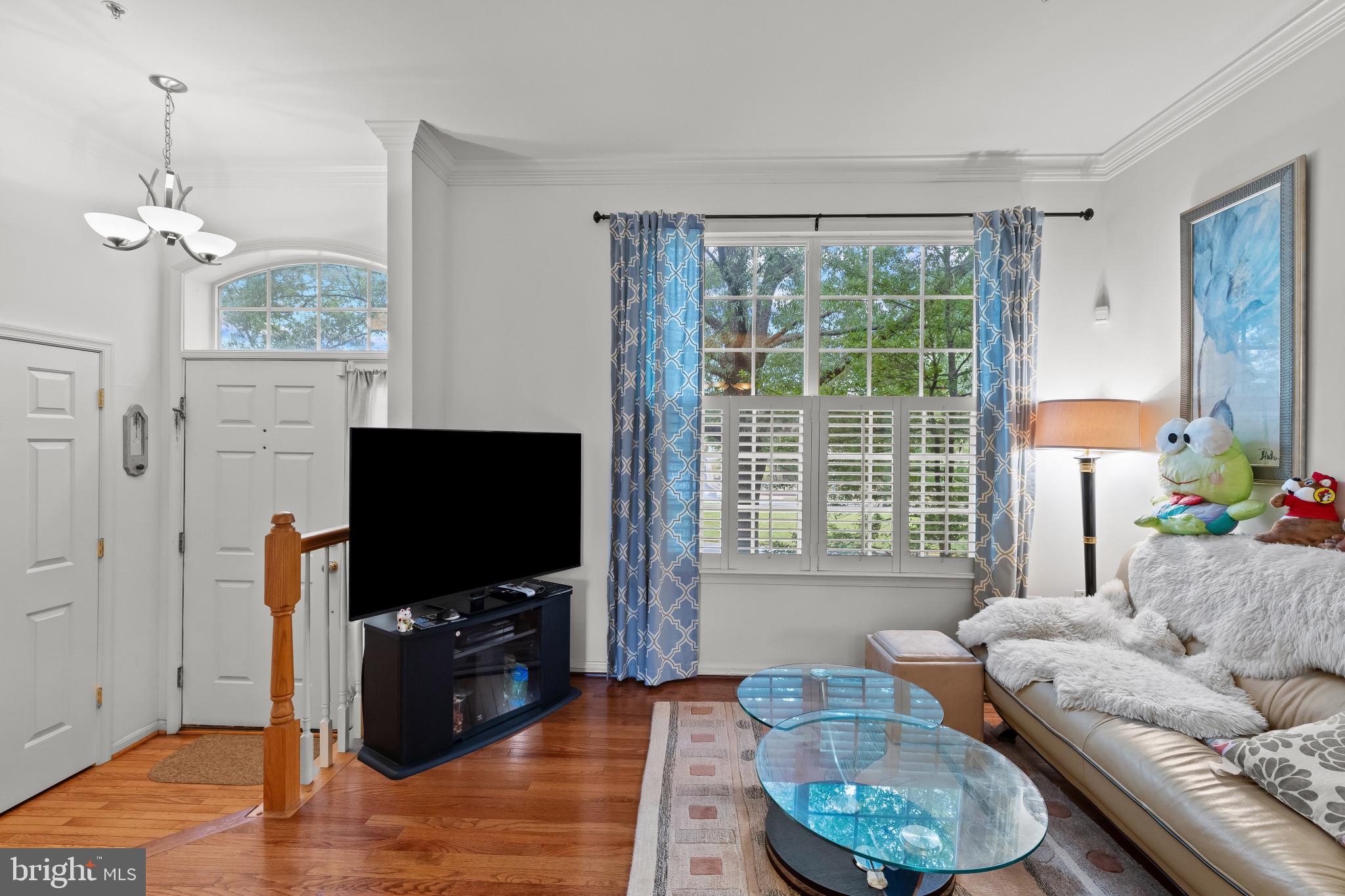 13025 Middlebrook Road Germantown, MD 20874 - Photo 2 of 40 Living Room