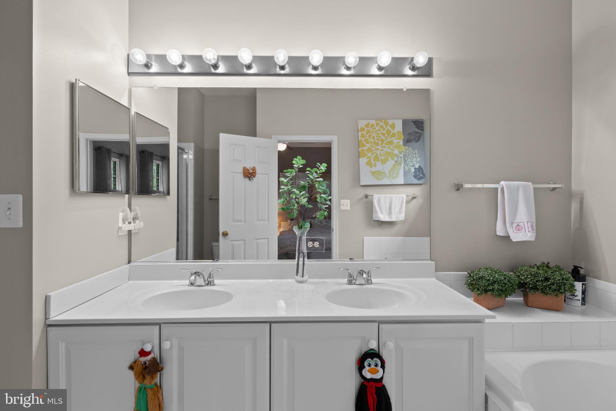 13025 Middlebrook Road Germantown, MD 20874 - Photo 25 of 40 Primary Bathroom