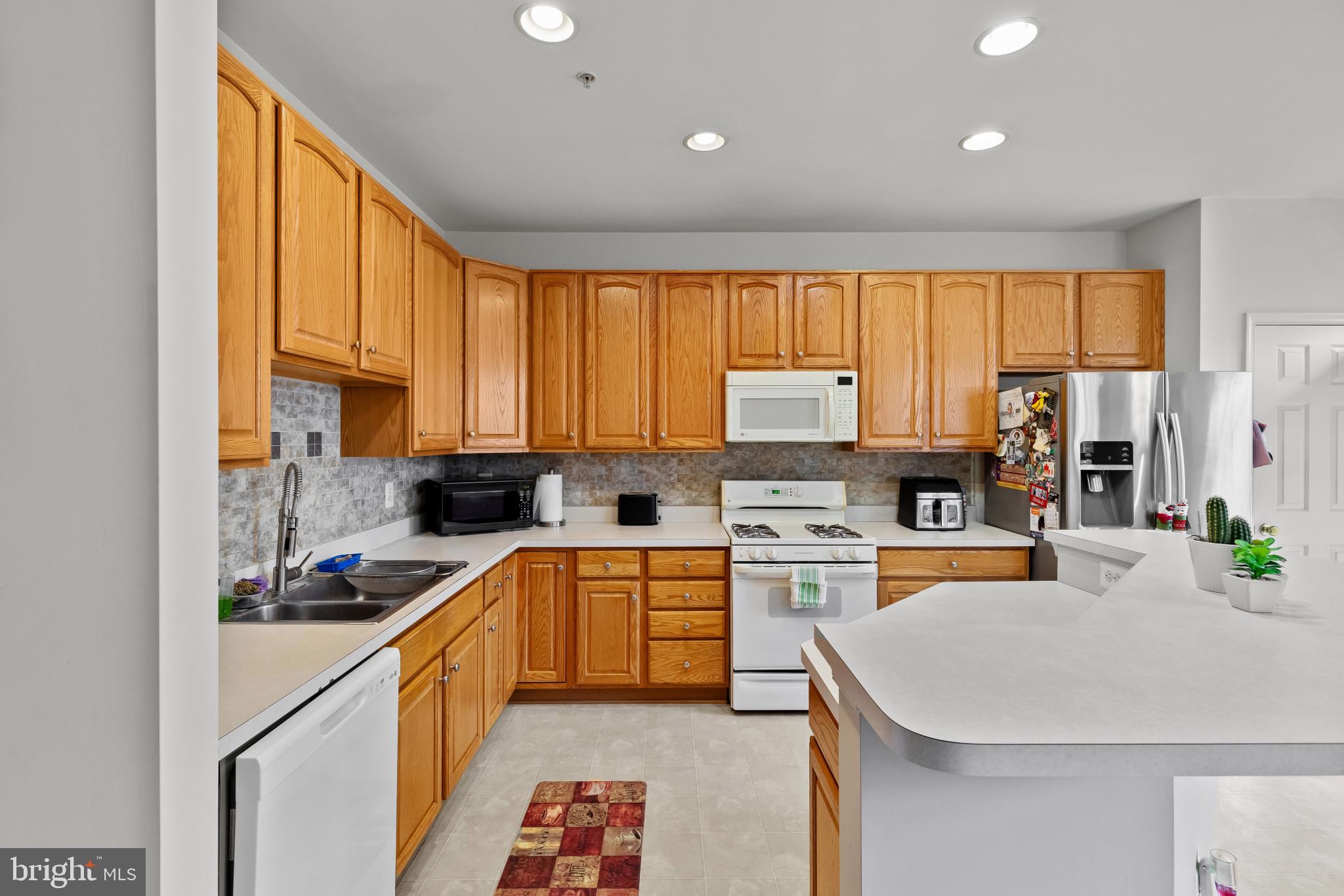 13025 Middlebrook Road Germantown, MD 20874 - Photo 9 of 40 Kitchen
