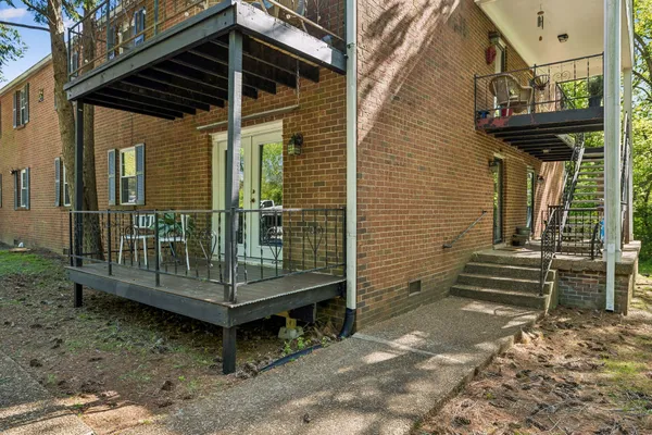 a view of a pathway of the house