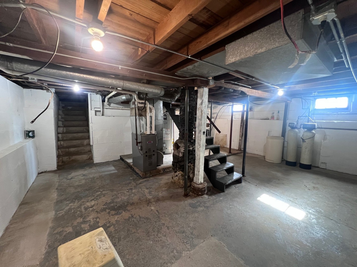 14707 Caledonia Road Caledonia, IL 61011 - Photo 20 of 37 a view of a room with gym equipment