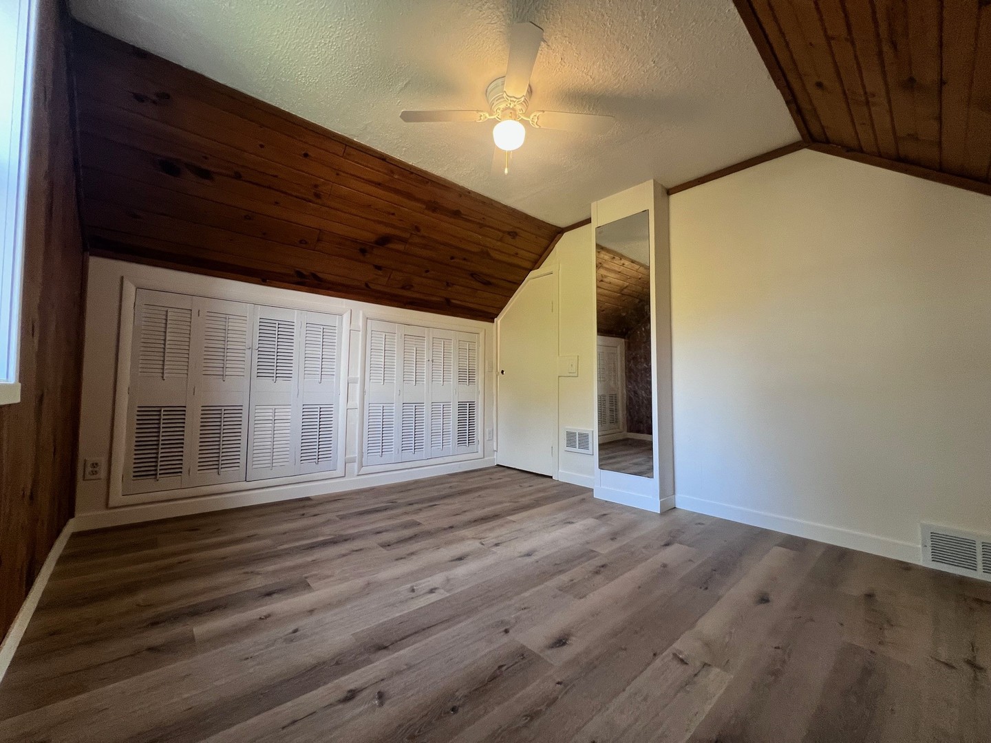 14707 Caledonia Road Caledonia, IL 61011 - Photo 33 of 37 wooden floor in an empty room