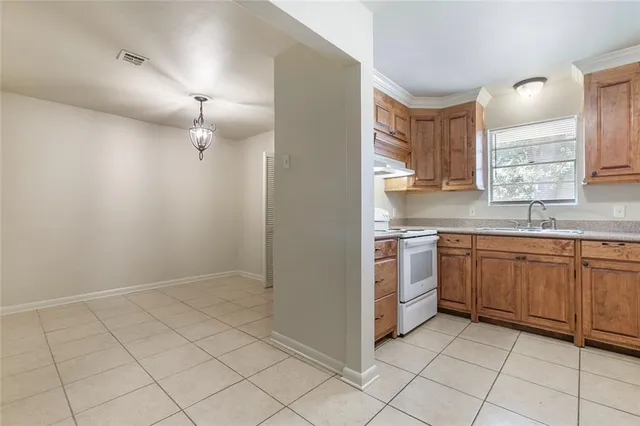 $2,200 | 1612 Belmont Place, Metairie, LA 70001