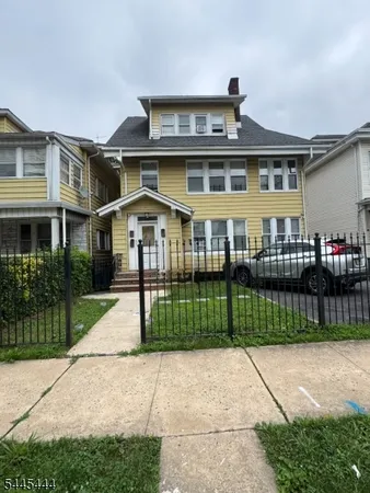 $2,800 | 62 Arsdale Terrace, Unit 1, East Orange, NJ 07018