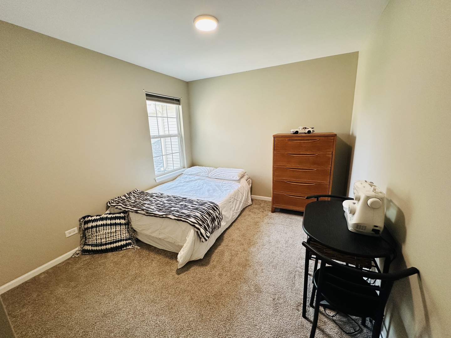 963 Oak Ridge Boulevard Elgin, IL 60120 - Photo 15 of 29 a bedroom with bed and window