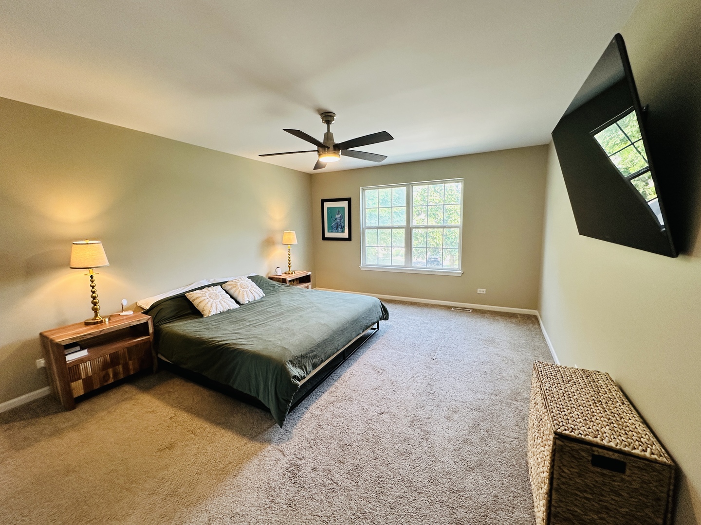 963 Oak Ridge Boulevard Elgin, IL 60120 - Photo 18 of 29 a bedroom with a bed and a flat screen tv