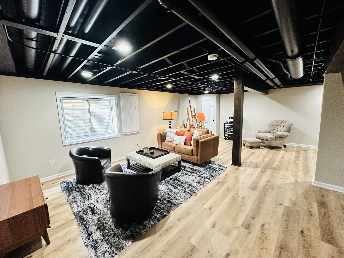 963 Oak Ridge Boulevard Elgin, IL 60120 - Photo 21 of 29 a living room with furniture and a table