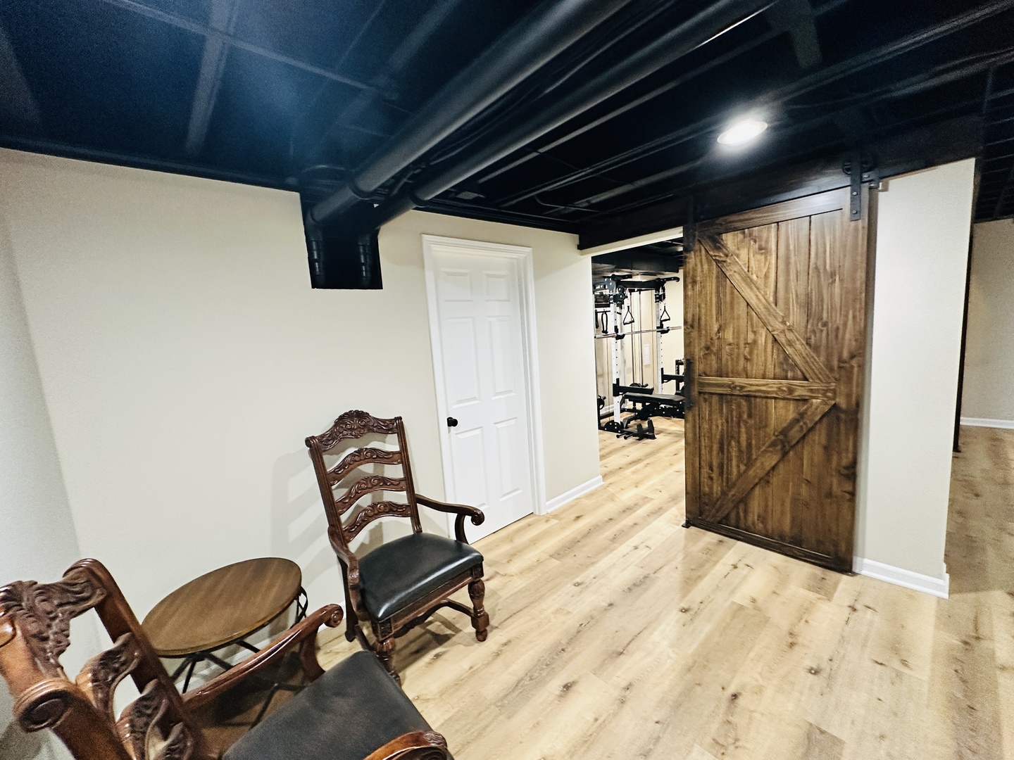 963 Oak Ridge Boulevard Elgin, IL 60120 - Photo 25 of 29 a view of a hallway with seating area