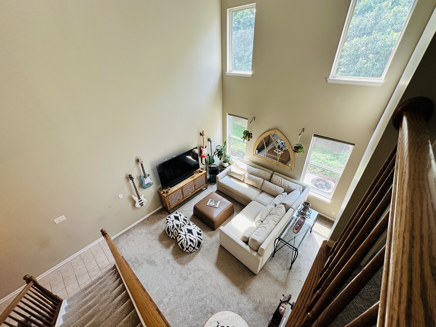 963 Oak Ridge Boulevard Elgin, IL 60120 - Photo 6 of 29 a living room with furniture