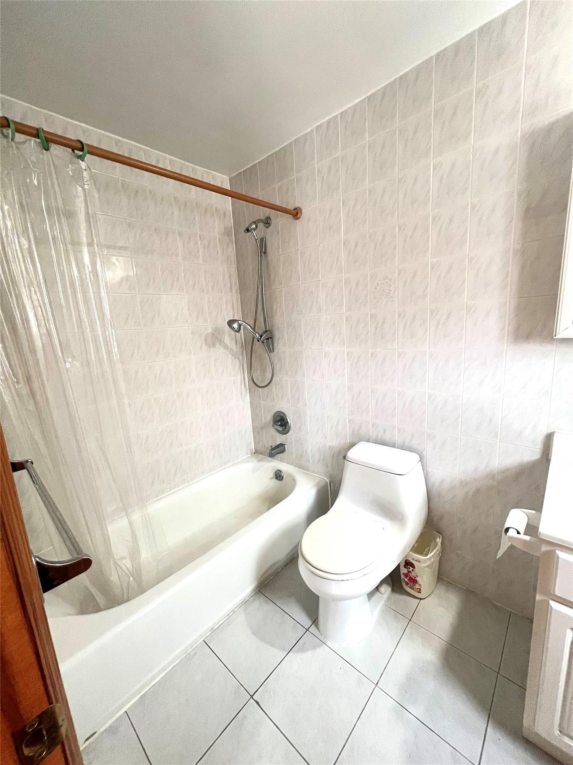 200-29 45th Road, Unit 2 Queens, NY 11361 - Photo 9 of 14 a bathroom with a toilet a sink and a bathtub