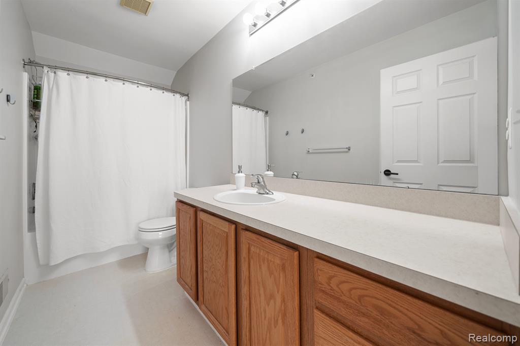 17010 Farmington Road Livonia, MI 48154 - Photo 21 of 28