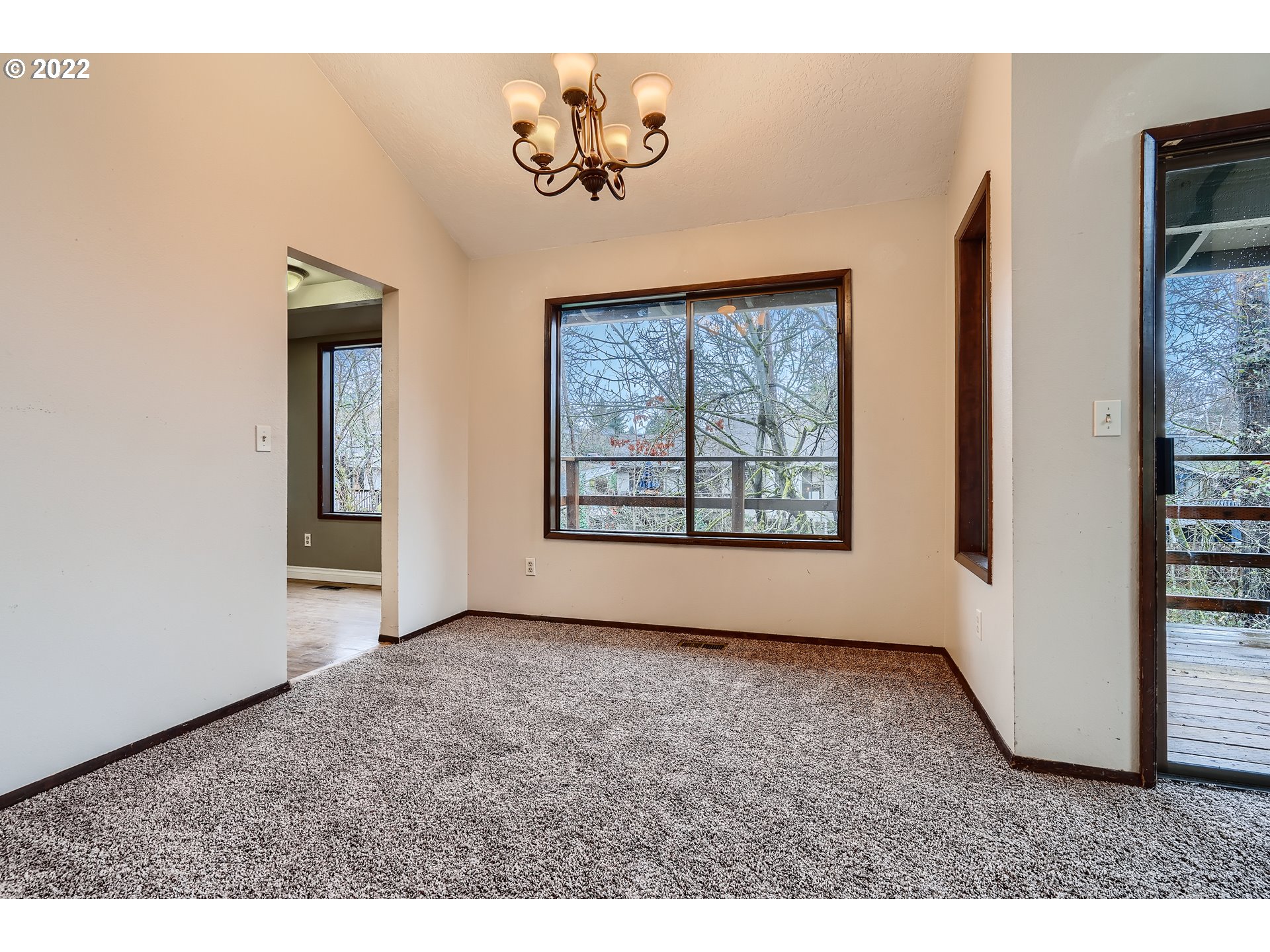 9823 Southwest Quail Post Road Portland, OR 97219 - Photo 6 of 31 Gallery Image 6