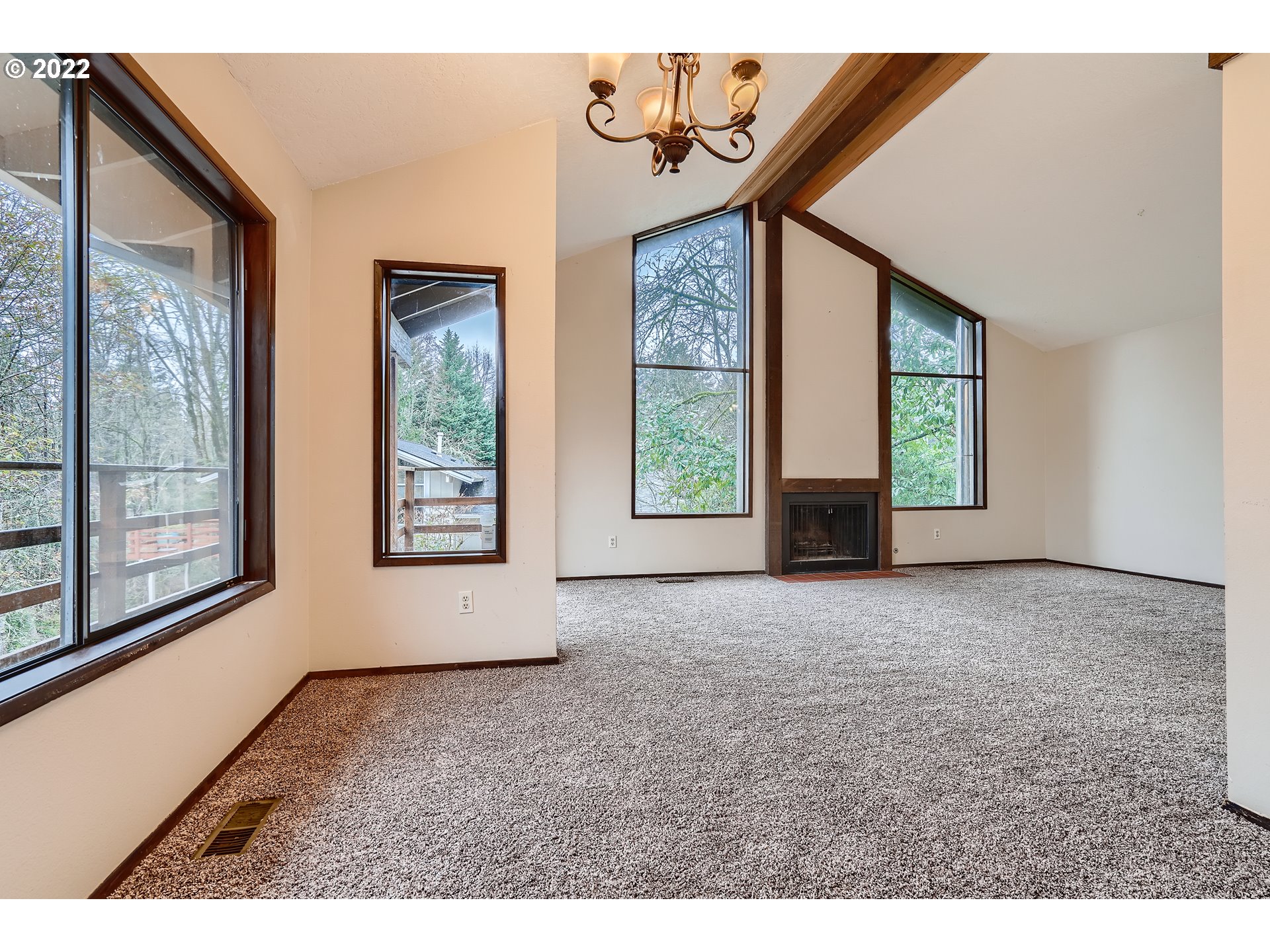 9823 Southwest Quail Post Road Portland, OR 97219 - Photo 8 of 31 Gallery Image 8
