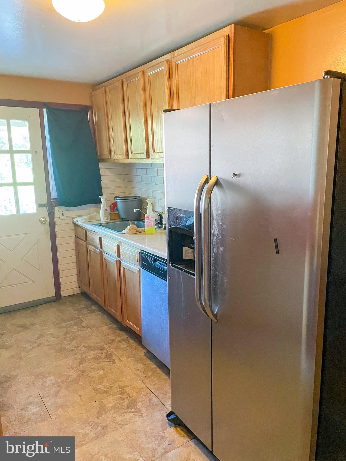 1008 Middleborough Road Essex, MD 21221 - Photo 5 of 10 Gallery Image 5