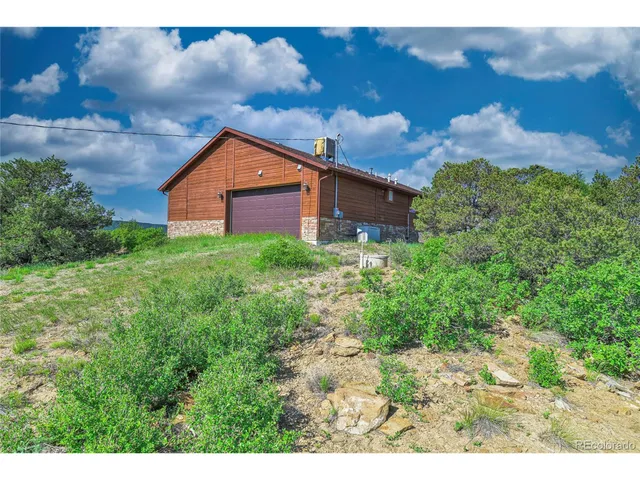 a house view with a outdoor space