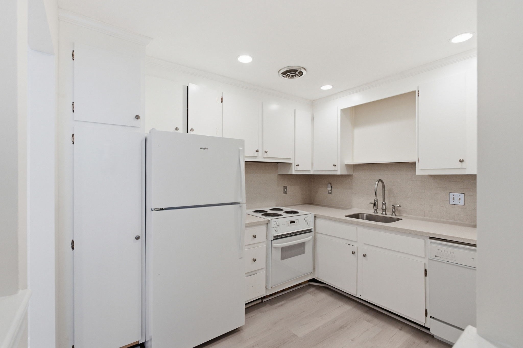 1323 Worcester Road, Unit E6 Framingham, MA 01701 - Photo 5 of 31 Gallery Image 5