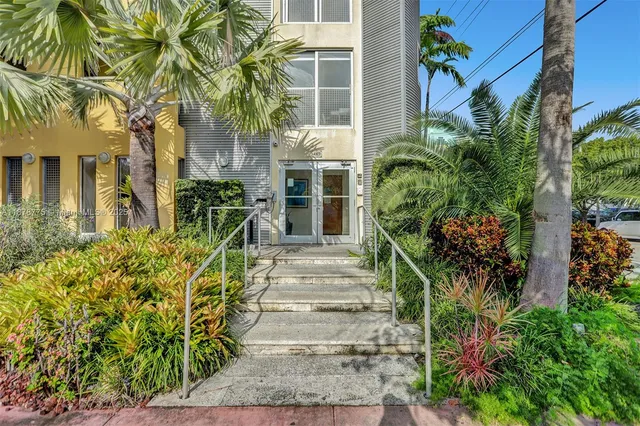 $925,000 | 360 Collins Avenue, Unit 401, Miami Beach, FL 33139