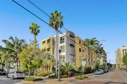 $895,000 | 360 Collins Avenue, Unit 401, Miami Beach, FL 33139