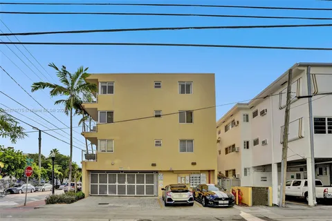 $895,000 | 360 Collins Avenue, Unit 401, Miami Beach, FL 33139