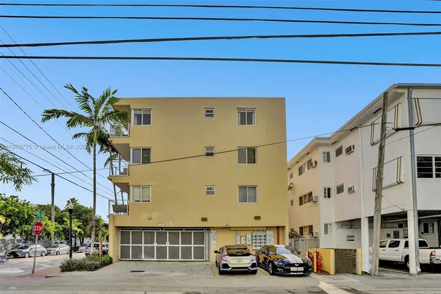 $925,000 | 360 Collins Avenue, Unit 401, Miami Beach, FL 33139