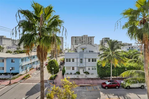 $895,000 | 360 Collins Avenue, Unit 401, Miami Beach, FL 33139