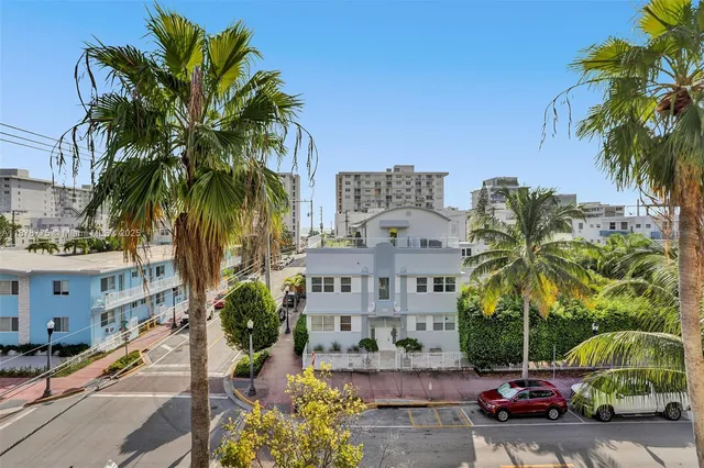 $925,000 | 360 Collins Avenue, Unit 401, Miami Beach, FL 33139