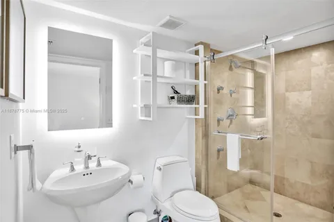 $895,000 | 360 Collins Avenue, Unit 401, Miami Beach, FL 33139