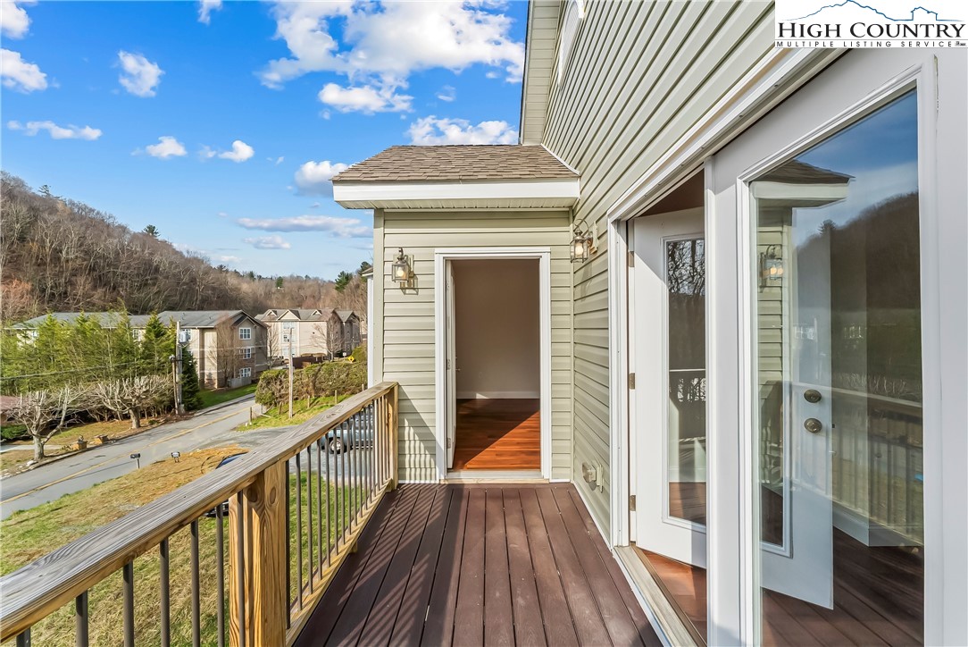 262 Old Bristol Road Boone, NC 28607 - Photo 23 of 38 a view of a balcony with wooden floor and fence