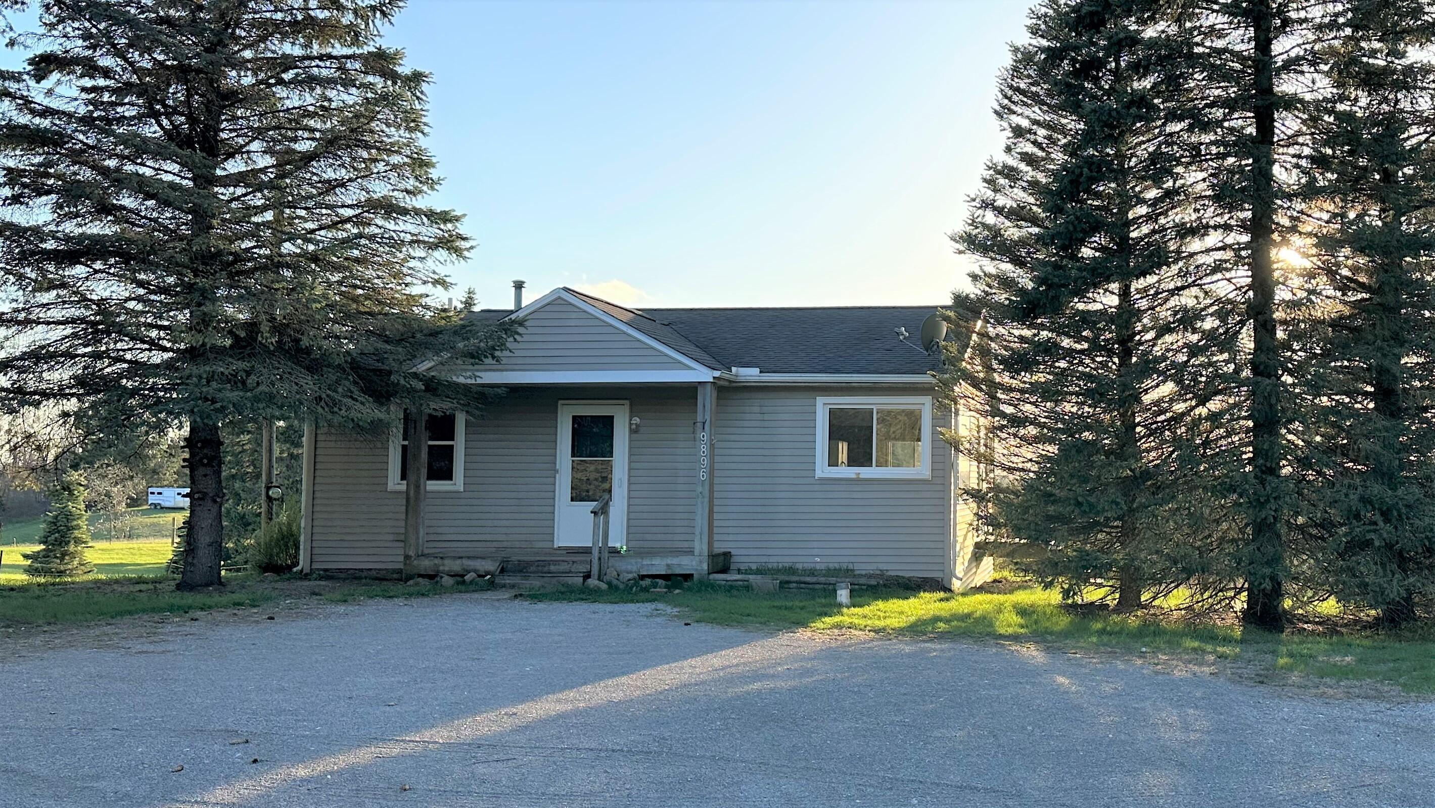9896 Case Road Brooklyn, MI 49230 - Photo 1 of 20 1 front of home