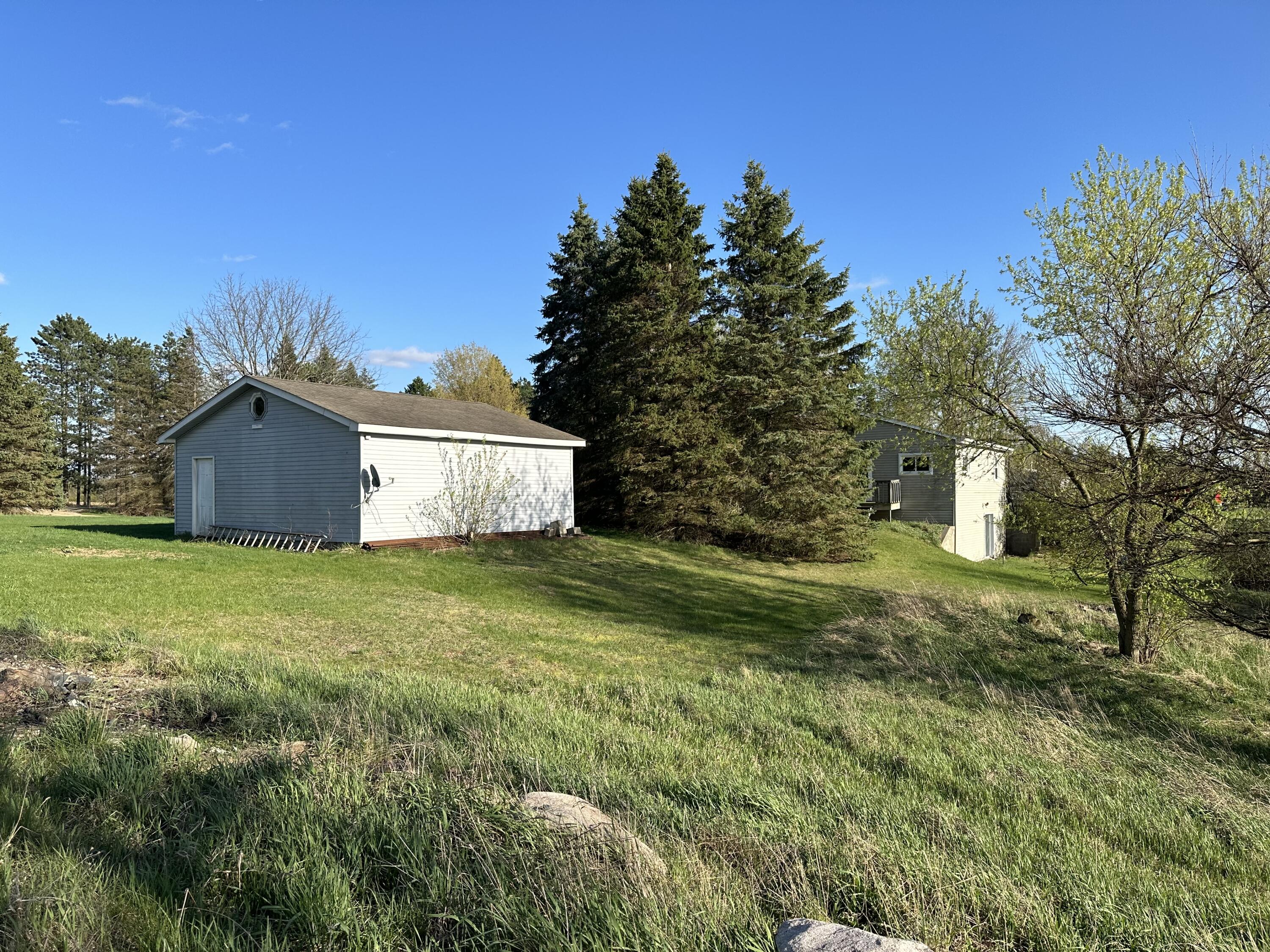 9896 Case Road Brooklyn, MI 49230 - Photo 14 of 20 18 Back of house & garage