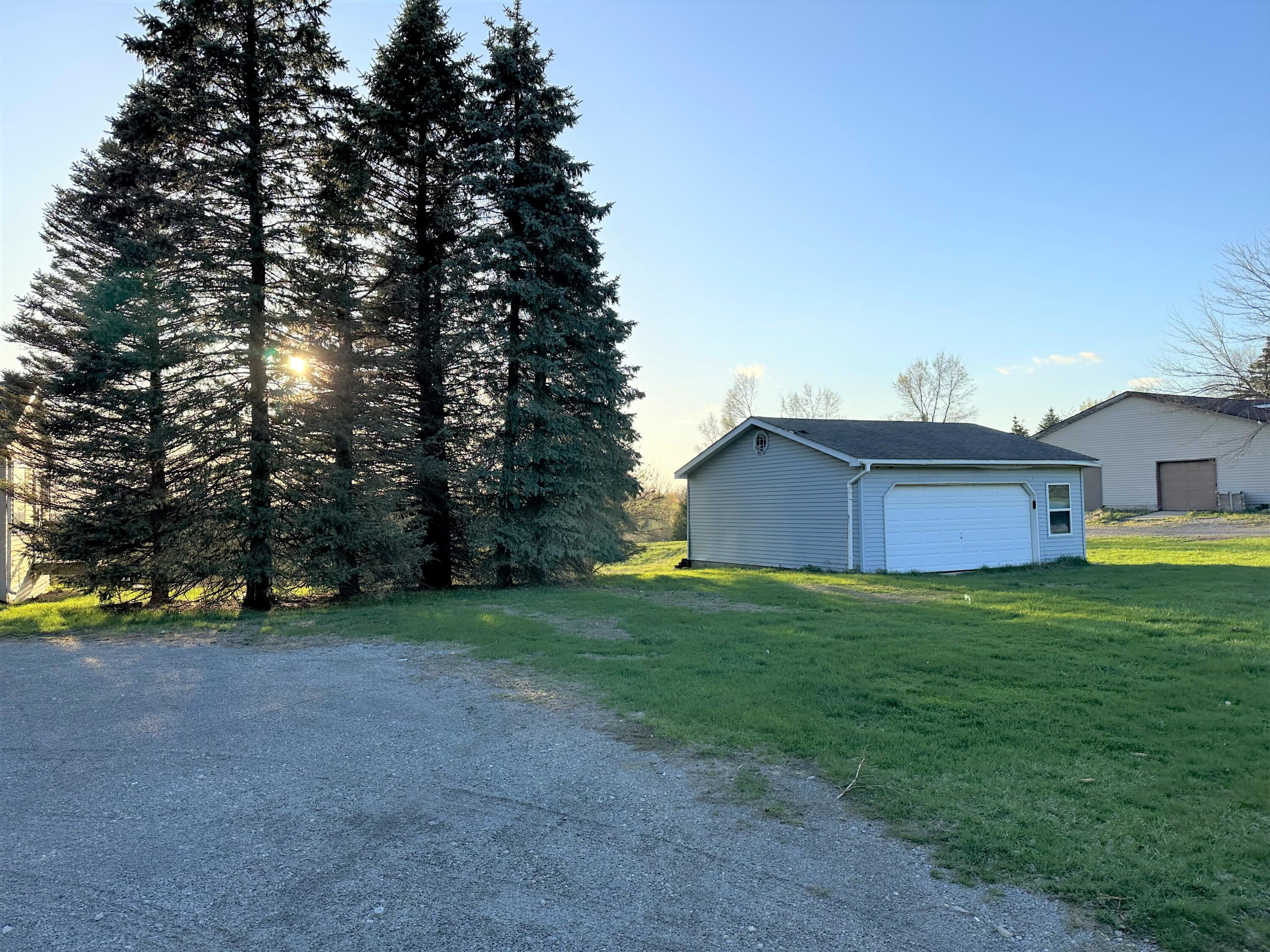 9896 Case Road Brooklyn, MI 49230 - Photo 15 of 20 14 Garage