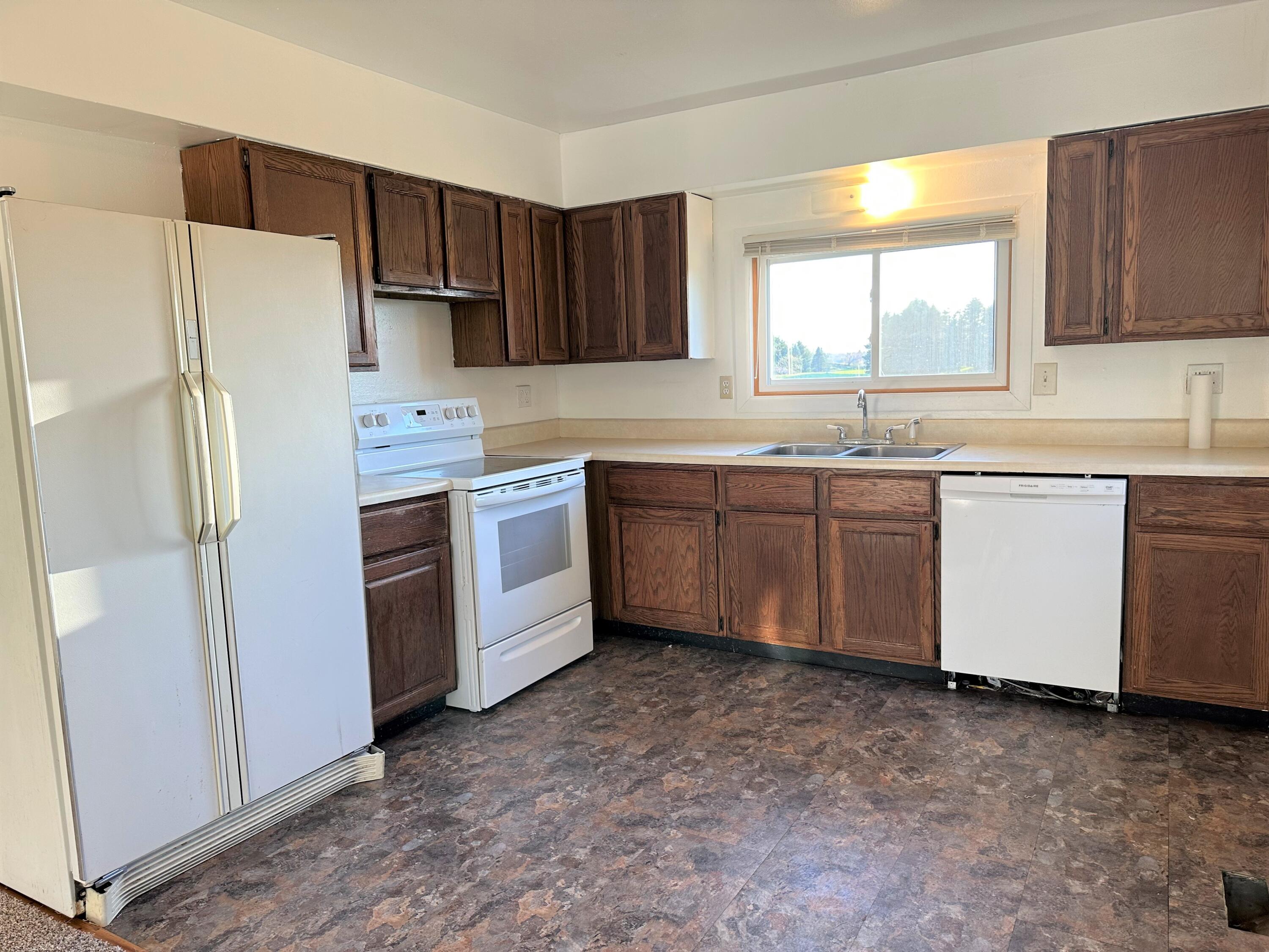 9896 Case Road Brooklyn, MI 49230 - Photo 4 of 20 4 Kitchen