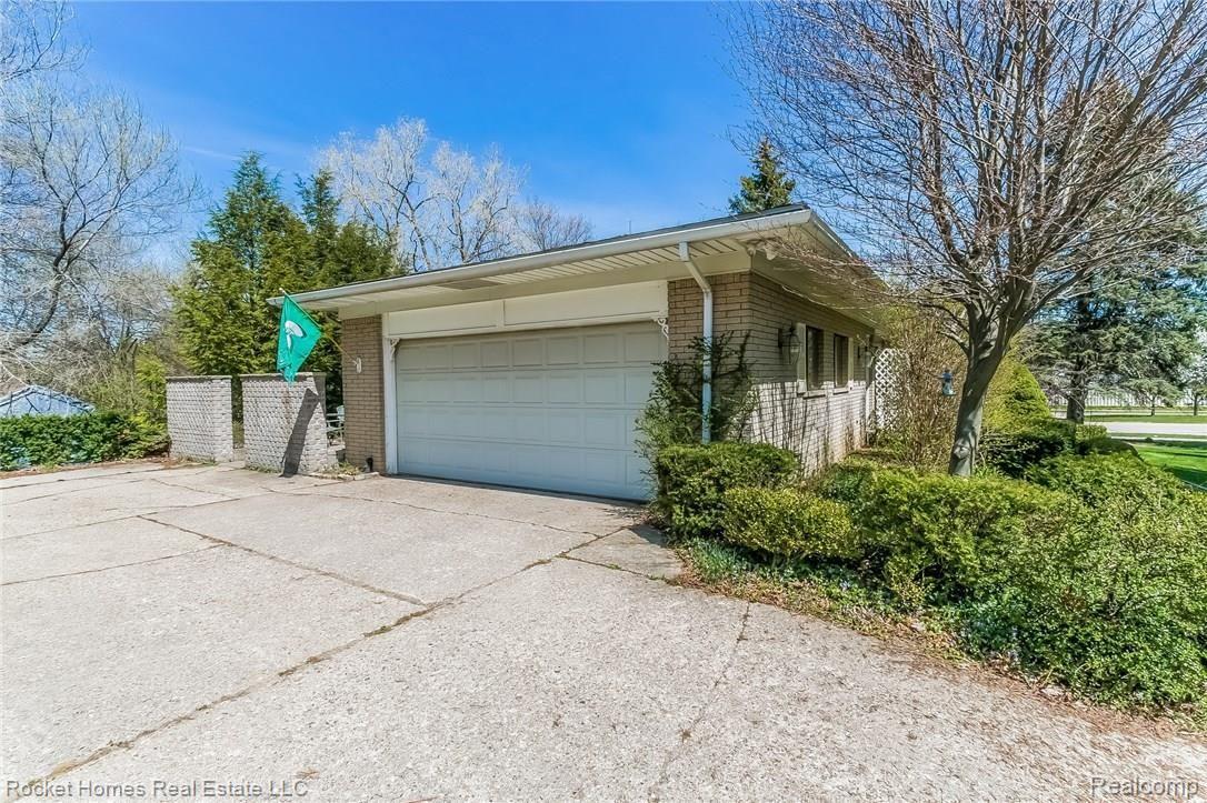 1012 Stellma Lane Rochester, MI 48309 - Photo 48 of 52 048-Garage-2675878-medium.jpg