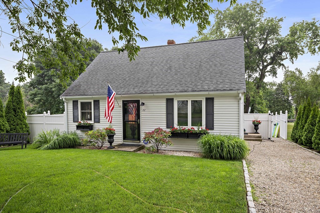 22 Standish Road Marshfield, MA 02050 - Photo 1 of 25 Gallery Image 1