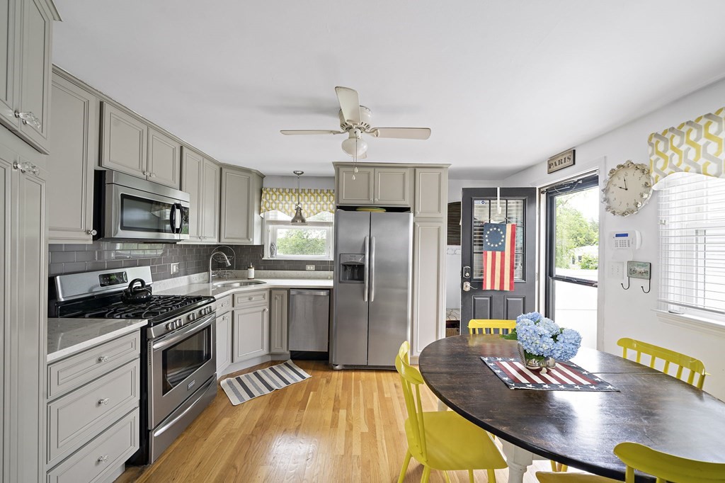 22 Standish Road Marshfield, MA 02050 - Photo 5 of 25 Gallery Image 5